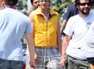Ashton Kutcher : Avec son look improbable, le beau brun est devenu très vulgaire... Demi va devoir sévir !