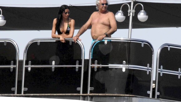 Flavio Briatore : Son super yacht saisi pour contrebande alors que sa belle Elisabetta et leur bébé étaient à bord !