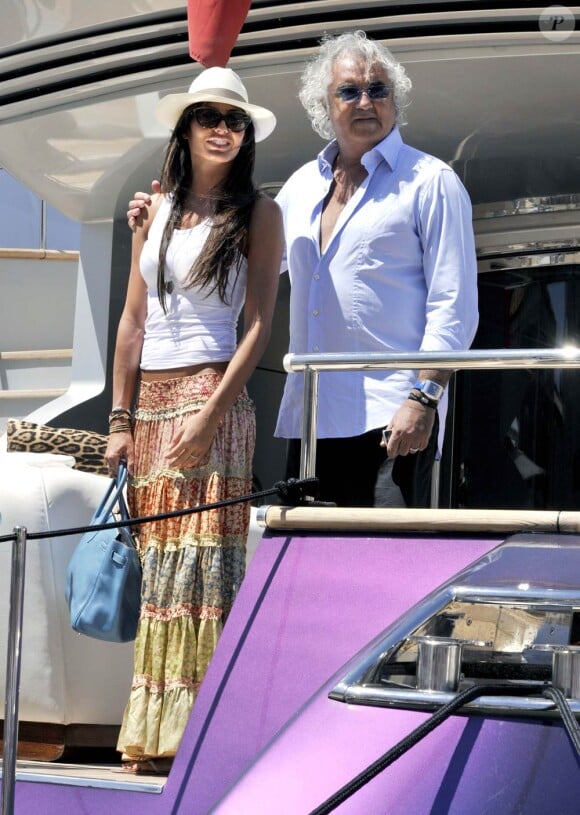 Flavio Briatore : son super yacht, le Force Blue, a été saisi pour contrebande. Sa femme et son fils se trouvaient à bord.
