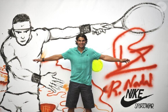 Rafael Nadal est arrivé à Paris : le 21 mai, deux jours avant le début de Roland-Garros, il était à l'ancienne piscine Molitor, à Paris