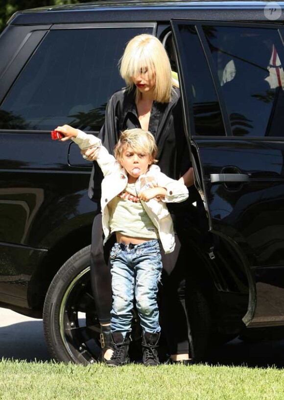 Gwen Stefani, Gavin Rossdale et leurs fils Kingston et Zuma sortent de chez des amis à West Hollywood