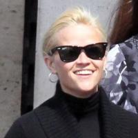 Reese Witherspoon : Avec son chéri ou ses copines, elle a toujours le sac qui tue !