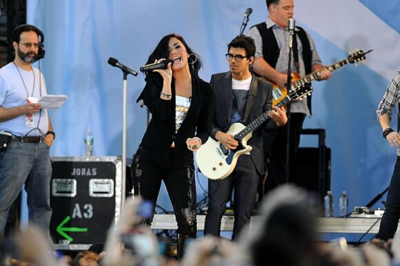 Demi Lovato en concert avec les Jonas Brothers en mai 2010 à New York