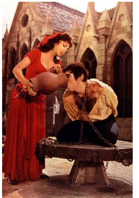 Anthony Quinn avec Gina Lollobrigida dans Quasimodo