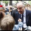 Jacques Chirac signe son livre Chaque pas doit être un but, le 6 juin 2010.