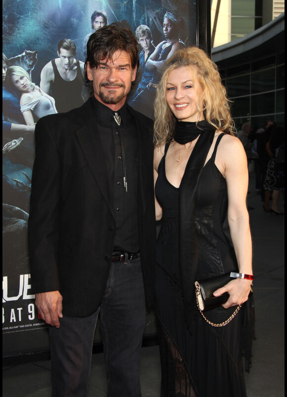 Don Swayze et son épouse lors de l'avant-première de la troisième saison 3 de la série True Blood au Cinerama Dome à Hollywood le 8 juin 2010