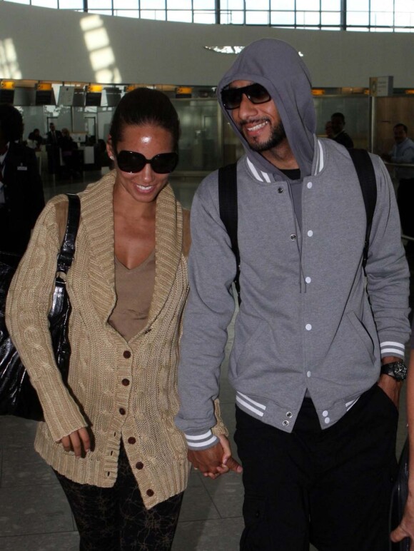 Alicia Keys et son fiancé Kasseem Dean au départ de Londres pour l'Afrique du Sud, le 8 juin 2010 !