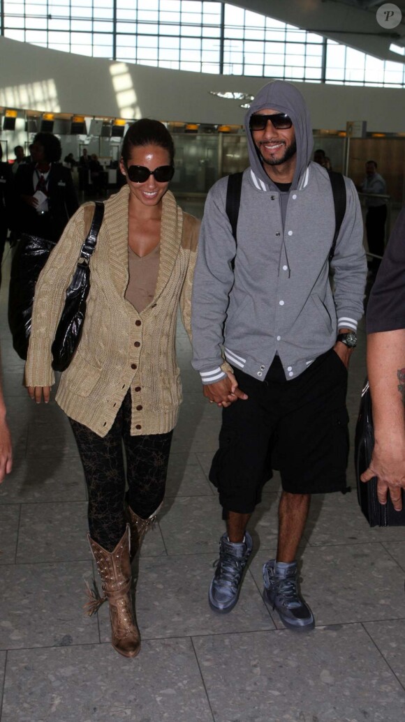 Alicia Keys et son fiancé Kasseem Dean au départ de Londres pour l'Afrique du Sud, le 8 juin 2010 !