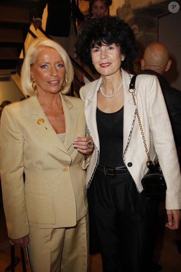 Comtesse Martine de Léséleuc et Yvette Legier au vernissage de l'exposition d'Alberto Bertti, le 8 juin 2010.