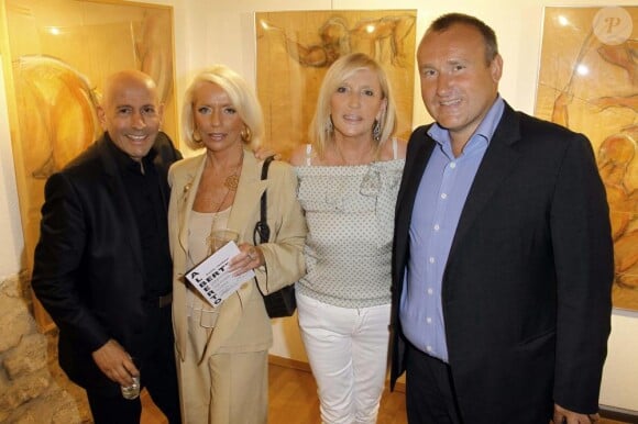 Alain Divert, le Comtesse de Léséleuc, Claudie Stolz et Cyril Chiaverini au vernissage de l'exposition d'Alberto Bertti, le 8 juin 2010.