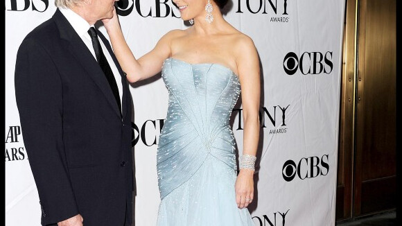 Catherine Zeta-Jones, une gagnante qui crie son amour, non loin de Scarlett Johansson, divine et sensuelle !