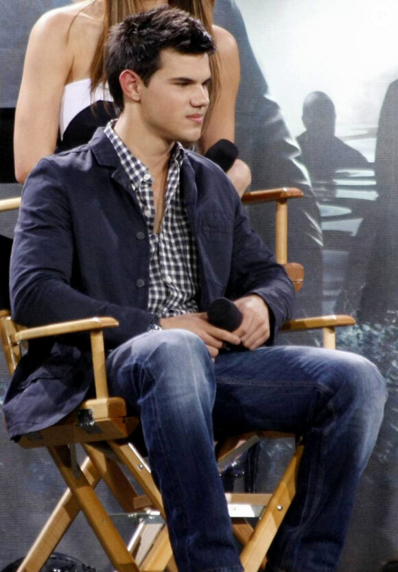 Le casting de Twilight sur le plateau du Jimmy Kimmel Live le 15 juin 2010 : Taylor Lautner