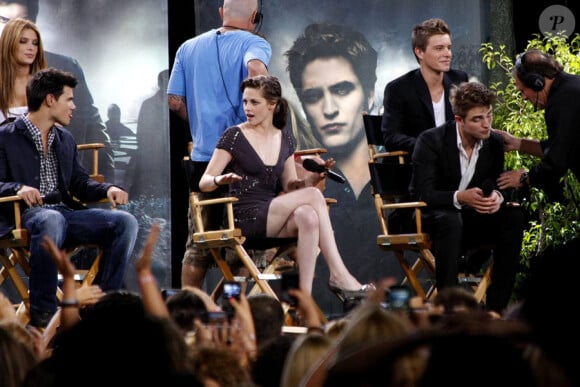 Le casting de Twilight sur le plateau du Jimmy Kimmel Live le 15 juin 2010 : Taylor Lautner, Kristen Stewart et Robert Pattinson
