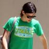 Jennifer Garner porte un t-shirt des Boston Celtics et se promène avec sa fille Violet sur la route de l'école à Los Angeles le 16 juin 2010
