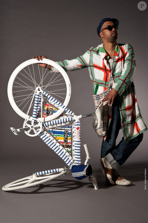 Karim Bonnet a customisé un vélo Peugeot présenté lors du Festival de la publicité, du 20 au 26 juin 2010 à Cannes pour sa 57e édition et qui sera revendu pour l'association ACT Responsible en octobre 2010
