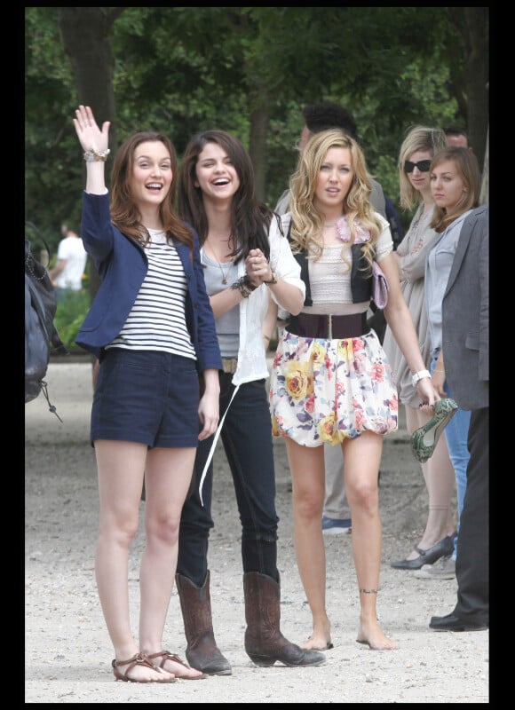 Leighton Meester, Katie Cassidy et Selena Gomez sur le tournage du film Monte Carlo à Paris le 21 juin 2010