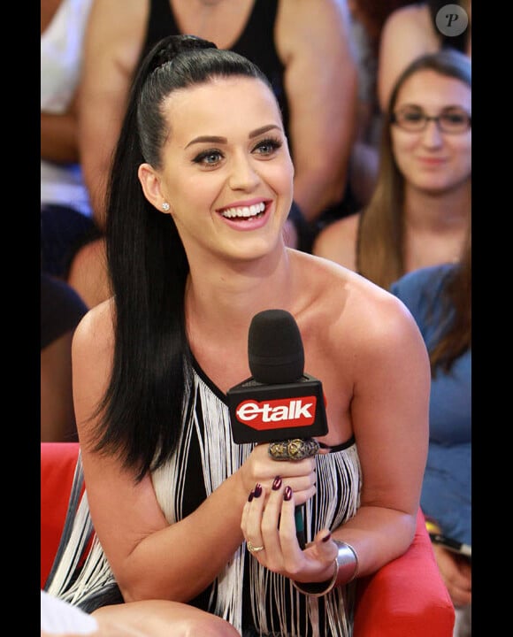 Katy Perry enregistre une émission quelques heures avant de recevoir 17 points de suture aux Muchmusic Video Awards à Los Angeles en juin 2010