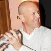 Bruce Willis, nouvel ambassadeur de la vodka Sobieski (du groupe français Belvedere), lors d'un événement promotionnel au bar de l'Hôtel Ritz, à Paris, le 24 juin 2010.