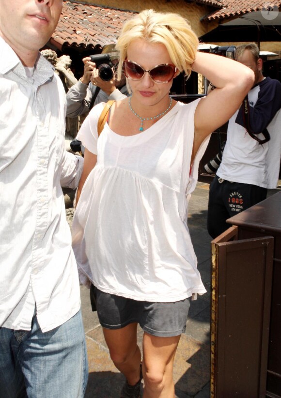 Britney Spears dévoilera prochainement les clichés promotionnels de sa collection de vêtements en édition limitée.