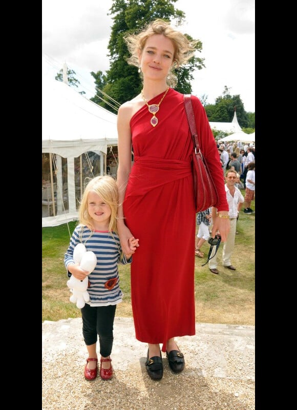 Natalia Vodianova et sa fille NEva au Festival de la Vitesse et du luxe en Angleterre le 4 juillet 2010
