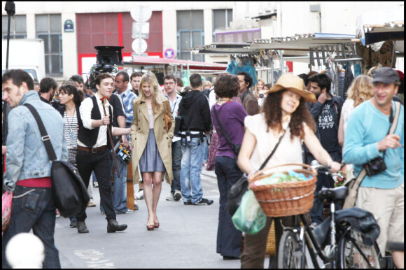 Ed Westwick et Clémence Poésy sur le tournage de Gossip Girl à Paris dans le XII e arrondissement de Paris
