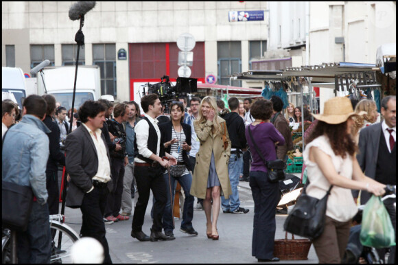 Ed Westwick et Clémence Poésy sur le tournage de Gossip Girl à Paris dans le XII e arrondissement de Paris