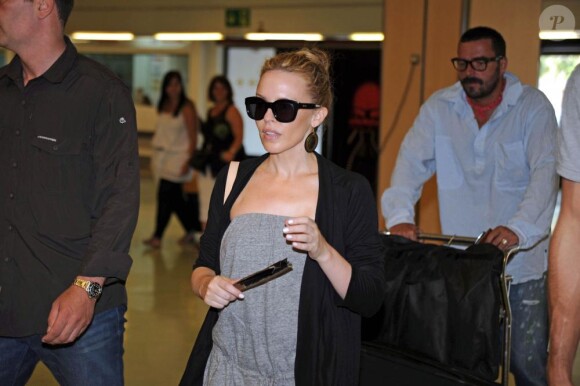 Kylie Minogue et Andres Velencoso, à Ibiza, le 8 juillet 2010.