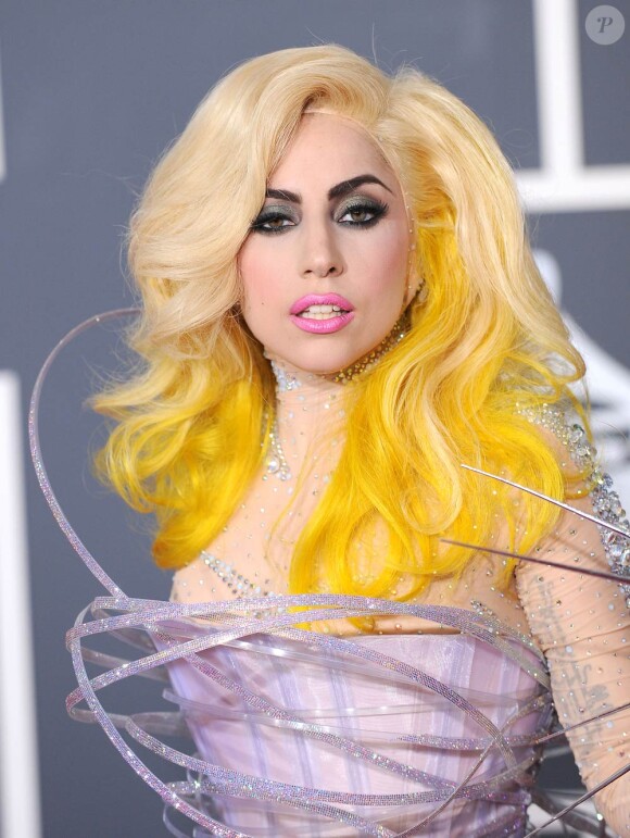 Lady Gaga (photo : lors de la cérémonie des Grammy Awards 2010) exerce une influence hors norme sur l'industrie musicale...