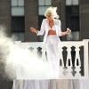 Quand Lady Gaga se produit sur la scène du Rockfeller Center, vendredi 9 juillet... ce sont 20 000 fans qui se déplacent pour l'applaudir !