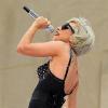 Même en noir, Lady Gaga resplendit au Rockfeller Center de New York, vendredi 9 juillet.