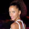 Noémie Lenoir, radieuse, lors de la soirée blanche "Don't tell my booker", à l'hippodrome de Saint-Cloud, le 10 juillet 2010.
