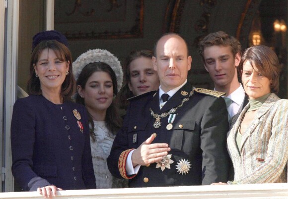 Caroline de Monaco, ses trois enfants Pierre, Andrea et Charlotte Casiraghi, ainsi que sa soeur Stéphanie de Monaco et son frère Albert.