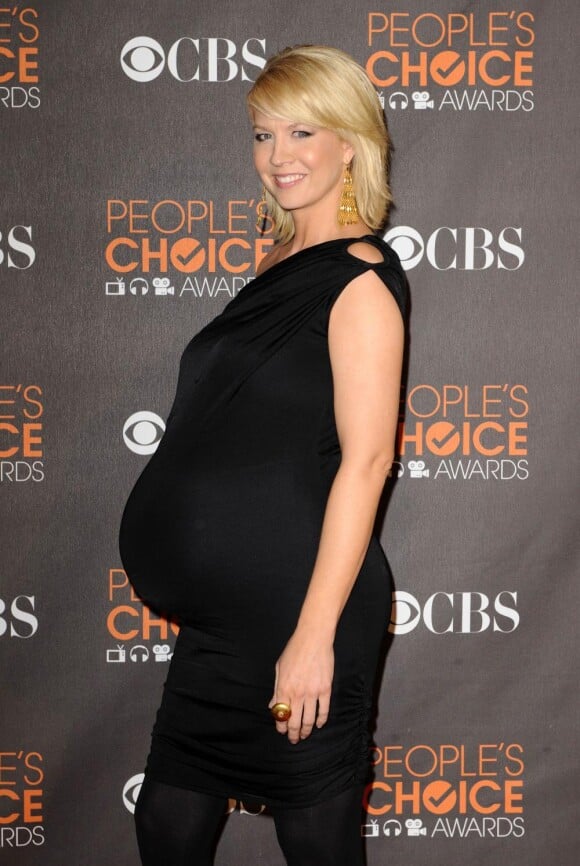 Jenna Elfman avait bien choisi sa série lorsqu'elle a décidé de jouer dans Accidentally on Purpose ! En effet, son personnage étant une jeune femme enceinte dès la première saison, la grossesse de l'actrice, âgée de 38 ans, tombe à pic !
