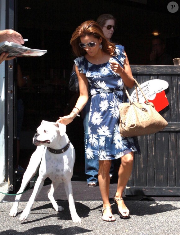Eva Longoria à la sortie d'un restaurant à Los Angeles le 22 juillet 2010