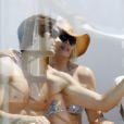 Amanda Lear et son nouvel amour, Nicolo, partagent un déjeuner en tête à tête, à Nice, il y a quelques semaines.