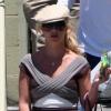 Vêtue d'une robe Hervé Léger, Britney Spears déambule dans les rues de Los Angeles avec son petit ami, Jason Trawick, samedi 24 juillet.