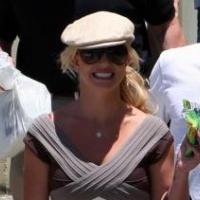 Britney Spears : Un sourire bright, une robe de grand couturier... mais pas de classe du tout !