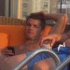 Le footballeur Cristiano Ronaldo se relaxe près de la piscine de son hôtel new-yorkais, il y a quelques jours, entouré de quelques amis. 