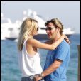 Michaël Youn et sa ravissante Isabelle se détendent sur un yacht à Saint-Tropez le 26 juillet 2010