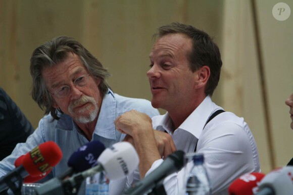 John Hurt et Kiefer Sutherland à l'occasion de la conférence de presse de pré-tournage de Melancholia, au Trollhattan de Stockholm, en Suède, le 26 juillet 2010.
