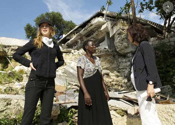 Nicole Kidmand en visite avec l'UNIFEM en Haïti, le 30 juillet 2010
