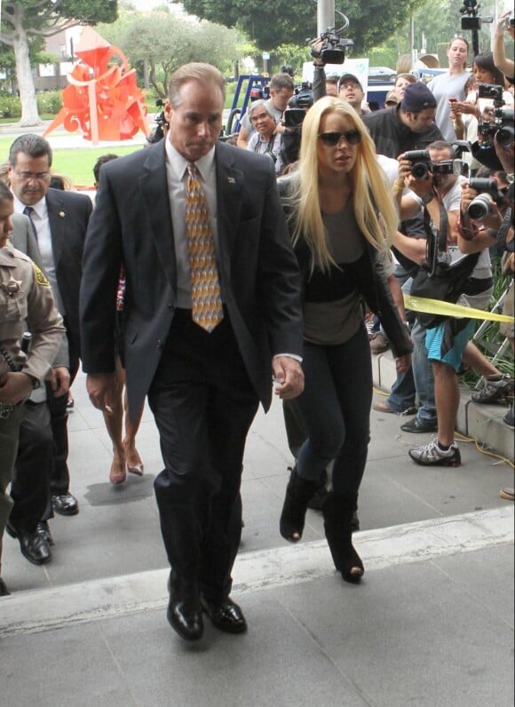 Lindsay Lohan fait son entrée dans le centre de détention de Lynwood le 20 juillet 2010