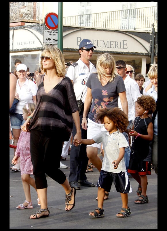 Heidi Klum, Seal et leurs enfants sont en vacances dans le sud de la France. Saint-Tropez, le 2 août 2010.
