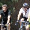 Nicolas et Jean Sarkozy font du vélo sur les routes du Cap Nègre le 5 août 2010