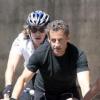 Nicolas et Jean Sarkozy font du vélo sur les routes du Cap Nègre le 5 août 2010