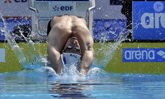 Les Français on brillamment entamé leur campagne de médailles, aux championnats d'Europe de natation 2010 à Budapest : le 10 août, Camille Lacourt a été sacré champion d'Europe sur 100m dos, avec un record continental à la clé.