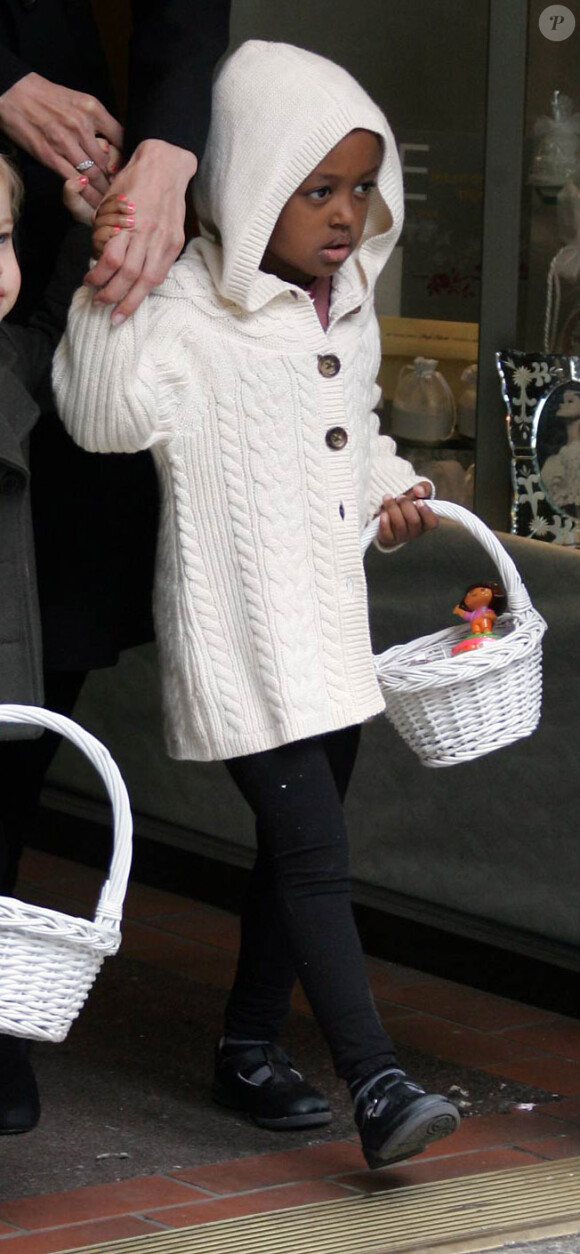 Zahara Jolie-Pitt, la plus coquette de la famille c'est sans aucun doute elle ! Comme le dit sa célèbre maman, c'est déjà une vraie starlette qui adore en particulier les créations de chez Gérard Darel...