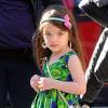 Boucles d'oreilles, bandeau, sac à main et chaussures à talons, Suri Cruise est déjà des plus stylées !