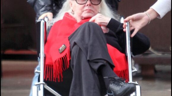 Zsa Zsa Gabor est enfin sortie de l'hôpital !
