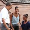 Le président américain Barack Obama, son épouse et sa fille Sasha jouent au mini-golf à Panama City le 14 août 2010